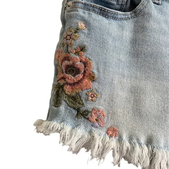 Mossimo Size 4/27 High Rise Embroidered Shorts - Picture 3 of 9